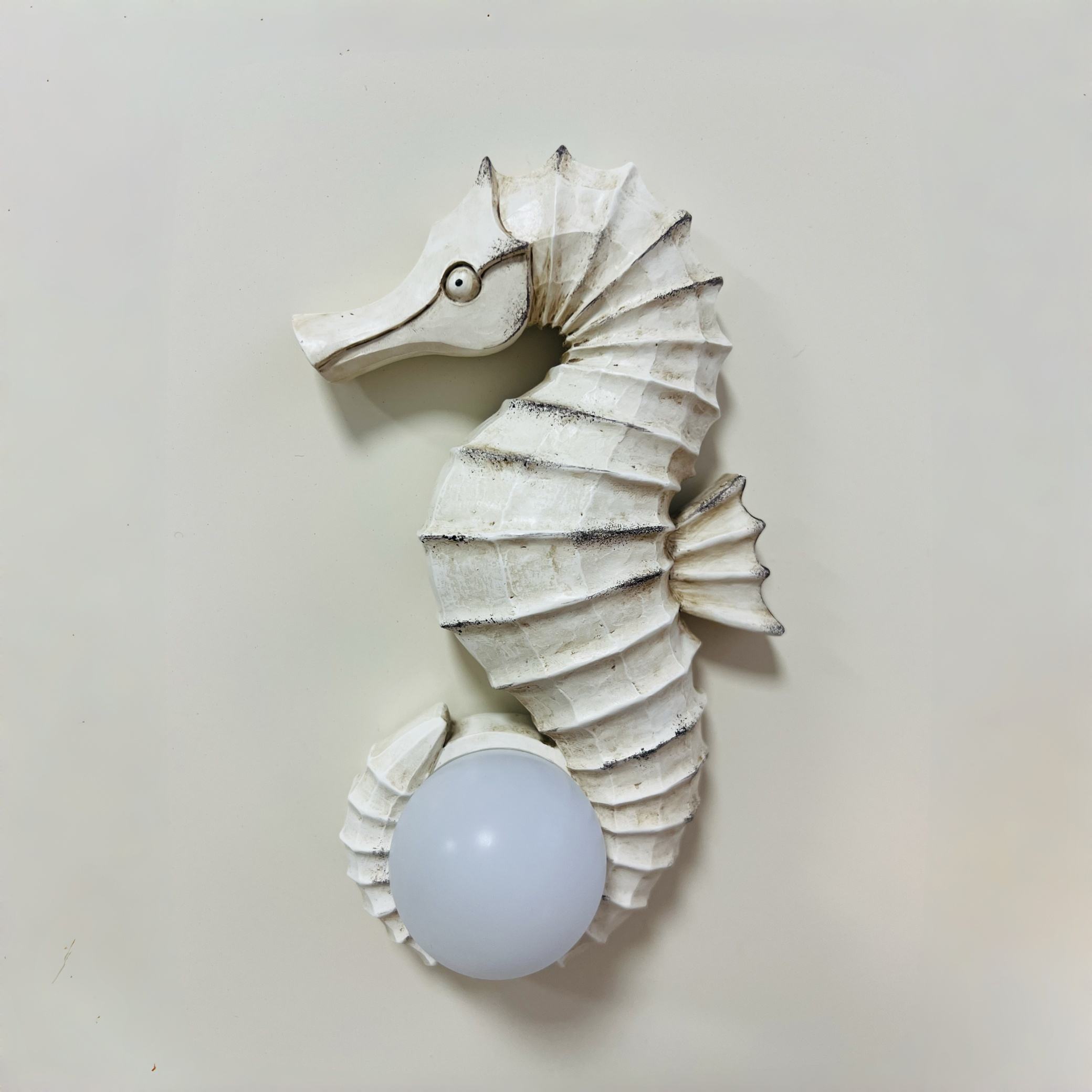 สีเบจลายม้าน้ำ