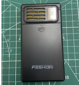 HY M1 GSM 2G Telefono <span class=keywords><strong>Cellulare</strong></span> Robusto a Conchiglia per Anziani, Dual SIM, Display LED, 1800mAh, Antiurto, Doppio Schermo, Tastiera Russa - Product Image 6