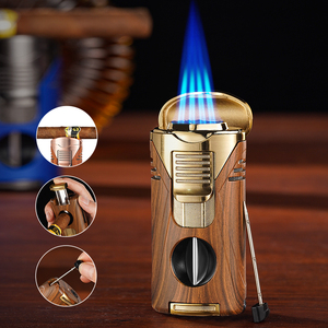 Accendino per Sigari 4 in 1 con Fiamma Quadrupla, Tagliasigari a V Nascosto, Fora Sigari Integrato, Supporto per Sigari, Ricaricabile a Butano - Product Image 1