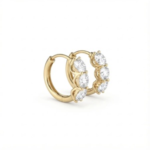 Pendientes Huggies con Tres Diamantes - Oro de 9k, 14k y 18k - Product Image 5