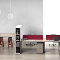 Escritorio Modular de Oficina Ecológico de Madera Moderna para 4, 6, 8 o 10 Personas, con División de Espacios de Trabajo