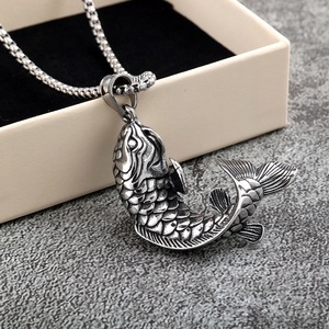Yunnique Collar con colgante de pez Koi 3D de acero inoxidable, amuleto unisex para hombres y mujeres - Product Image 1