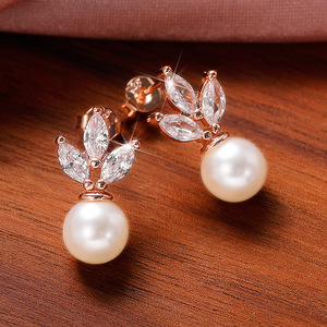 Eleganti Orecchini Pendenti a Goccia con Perle e Pietre Scintillanti per Donna, Gioielli da Festa e Uso Quotidiano, Vendita all'Ingrosso - Product Image 3