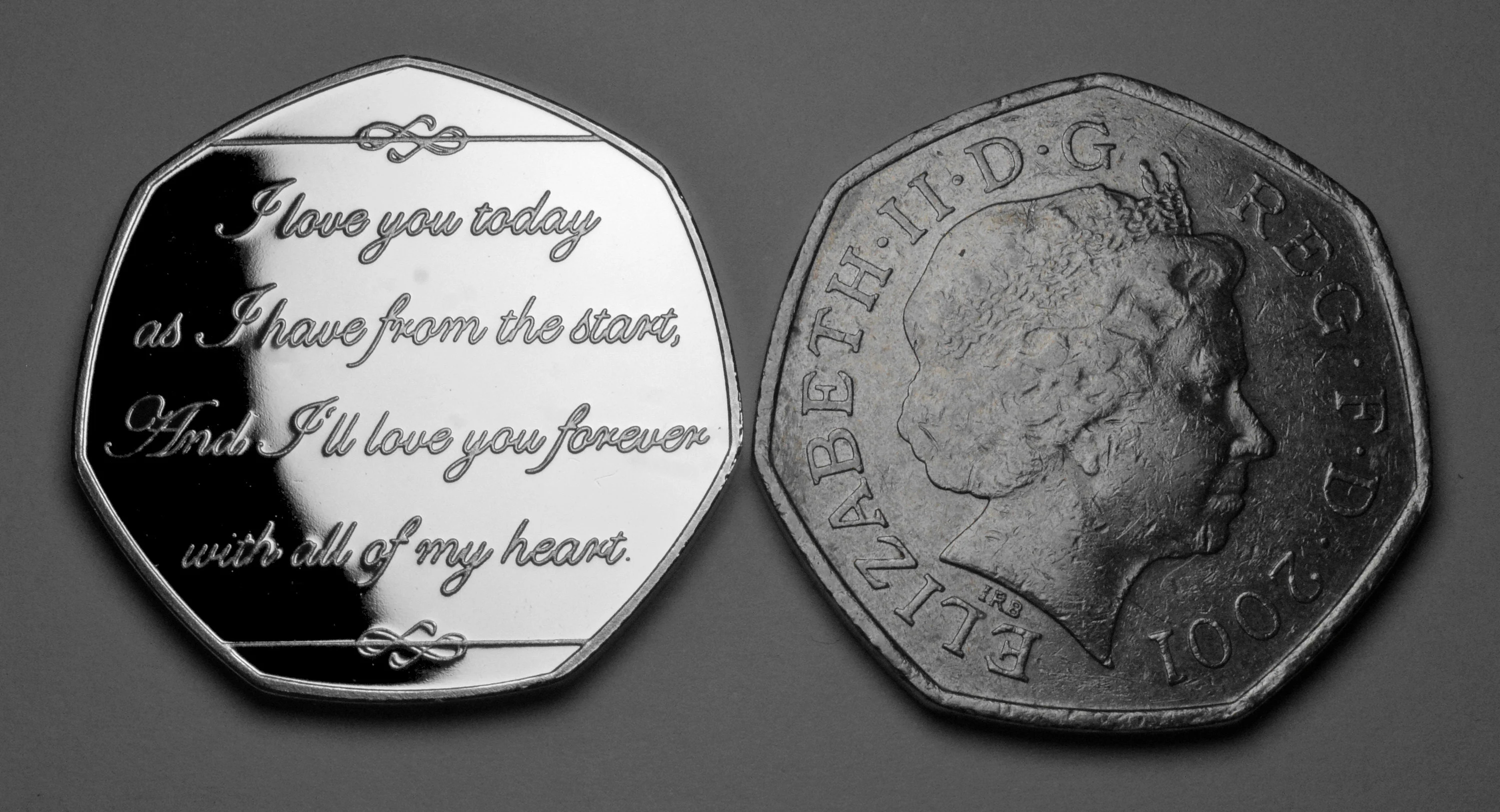 Pintura roja y baño de plata.