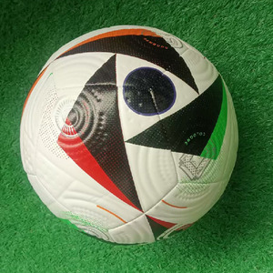Taille 5 personnalisée en usine PU Football antichoc durable pour l'entraînement pour l'Amérique Mexique pour les matchs de la <span class=keywords><strong>Coupe</strong></span> <span class=keywords><strong>du</strong></span> <span class=keywords><strong>monde</strong></span> Logo imprimé - Product Image 3