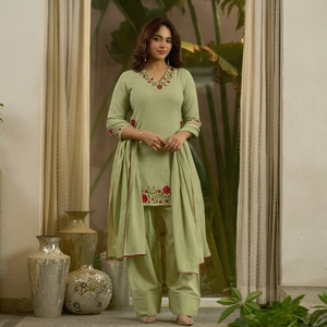 Salwar Kameez Traditionnel Indien et Pakistanais Brodé en Coton Vert Clair pour Femme, Coupe Ample, Longueur Cheville, Tenue Décontractée - Product Image 1