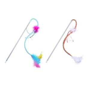Bastone Elastico per Gatti con Campanello e Piume, Giocattolo Interattivo Resistente ai Morsi, Vendita all'Ingrosso - Product Image 1