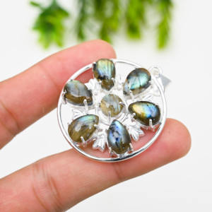 Colgante de plata esterlina de diseñador con ajuste de bisel de piedras preciosas facetadas de labradorita para joyería de moda de fiesta de boda con collar - Product Image 1