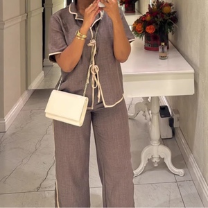 ชุดเซ็ต 2 ชิ้นสำหรับผู้หญิง แต่งขอบตัดกัน - เสื้อแขนสั้นผูกด้านหน้าและกางเกงขายาวทรงกว้าง ชุดแฟชั่นสำหรับผู้หญิงแอฟริกัน - Product Image 5