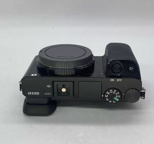 Appareil photo hybride Sony A6100 d'occasion, boîtier 24,2 MP APS-C, vidéo 4K, écran tactile orientable, bon état, prêt à être expédié - Product Image 3