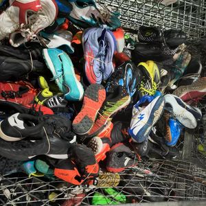 Оптовая продажа, дешевые в наличии, подержанные футбольные туфли, оригинальная обувь высокого качества для продажи - Product Image 1