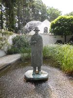 Statue d'homme de fontaine en Bronze de jardin abstrait grandeur nature sur mesure avec Sculpture de parapluie