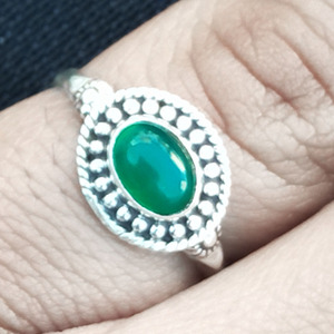 Anillo de Plata de Ley 925 hecho a mano indio con piedras preciosas de ónix verde para niñas y mujeres para boda - Product Image 1