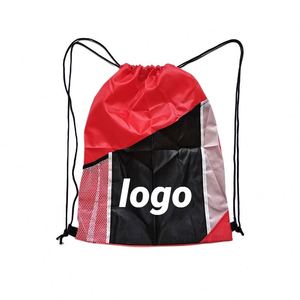 Mochila única con diseño de patchwork y doble cordón, ideal para guardar artículos esenciales de viaje, zapatos o accesorios de playa - Product Image 1