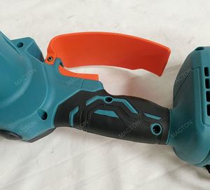 Mini Motosierra Inalámbrica de 6 Pulgadas, Portátil, de Una Mano, para Cortar Madera y Podar el Jardín - Product Image 5