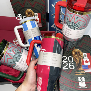 Bouteille d'eau isotherme gravée avec paille, 40 oz, avec poignée et coffret cadeau, pour extérieur et voiture, Coupe du Monde 2026 - Product Image 2