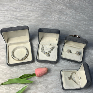 Caja de Joyería Octogonal de Terciopelo de Lujo para Anillos de Boda con Cierre Abatible, Impresión de Logotipo Personalizado y Opciones de Color para Almacenamiento y Exhibición - Product Image 4