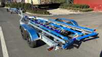 Remorque de bateau à essieu tandem en aluminium de style chaud 27ft 2835kgs Poly couchettes avec VIN et DOT pour le chargement des embarcations