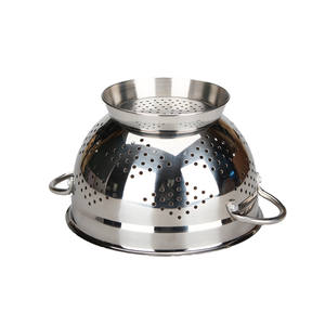 Densément ouvert dans son ensemble, et les trous sont uniformes, ce qui peut rapidement drainer la passoire d'eau - Product Image 2