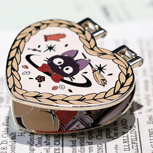 Pins de Metal Dorado con Forma de Corazón, Esmaltados, con Bisagras, de Alta Calidad, Personalizados, de Fábrica China con 17 Años de Experiencia - Product Image 1