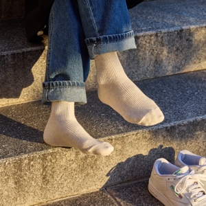 Chaussettes mi-mollet côtelées en tricot pour femme de qualité supérieure, avec design antidérapant breveté à 90 degrés, confortables pour un usage quotidien décontracté - Product Image 6