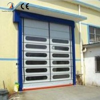 Porte rapide en PVC au design industriel moderne, automatique à grande vitesse 35 m/s, classe 12, résistance au vent, rideau d'extérieur empilable coupe-vent
