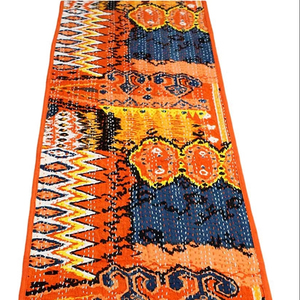 Camino de Mesa Bordado Floral Hecho a Mano en Algodón, Ecológico, Lavable, Decoración del Hogar, Personalizable, Regalo de Navidad, Hecho a Mano en Jaipur - Product Image 1