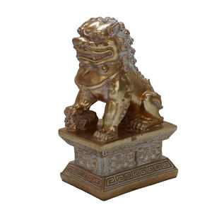 Petite paire de statues de lions orientaux en or, décoration traditionnelle chinoise pour la maison, artisanat en résine Feng Shui, motif animal anime - Product Image 2