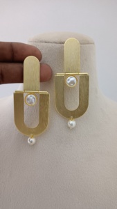 Pendientes de tuerca con colgante de perla chapados en oro, pendientes de aro de acero inoxidable de diseñador para mujer, joyería hipoalergénica resistente al agua - Product Image 6