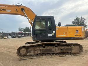 Excavatrice sur chenilles Hyundai 305LC-7 d'occasion, authentique, fabriquée en Corée, en stock chez Hyundai. - Product Image 3
