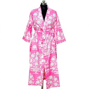 Robe longue pour femme à imprimé floral rose, col en V, manches trois quarts, en polyester tissé, vêtements de nuit décontractés - Product Image 1