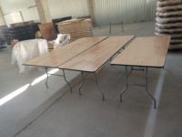 Table de salle à manger rectangulaire moderne pliable en contreplaqué avec structure en fer pour mariages, banquets, événements extérieurs – Durable, écologique, portable