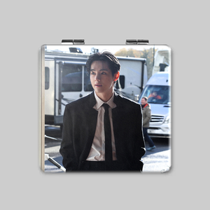 ขายส่งKPOP Idol Bangtan Boys V FRI(END)Sคิม<span class=keywords><strong>Taehyung</strong></span>สองด้านสแควร์พับได้กระจกแต่งหน้าแบบพกพา - Product Image 4