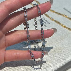 Collar de Plata de Ley S925 con Tres Diamantes en Forma de Gota, Accesorio Diario de Lujo, Simple y Elegante - Product Image 5