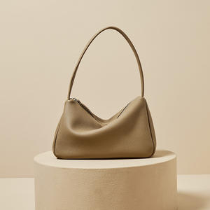 Sac à main en cuir amovible de grande capacité, au design épuré et doté d'un fermeture éclair, très pratique. - Product Image 3