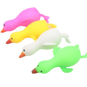 Jouet à presser réaliste en forme de canard - Jouet anti-stress portable et amusant pour la libération quotidienne de la pression - Rempli de farine - Multicolore - 5-7 ans - Product Image 5