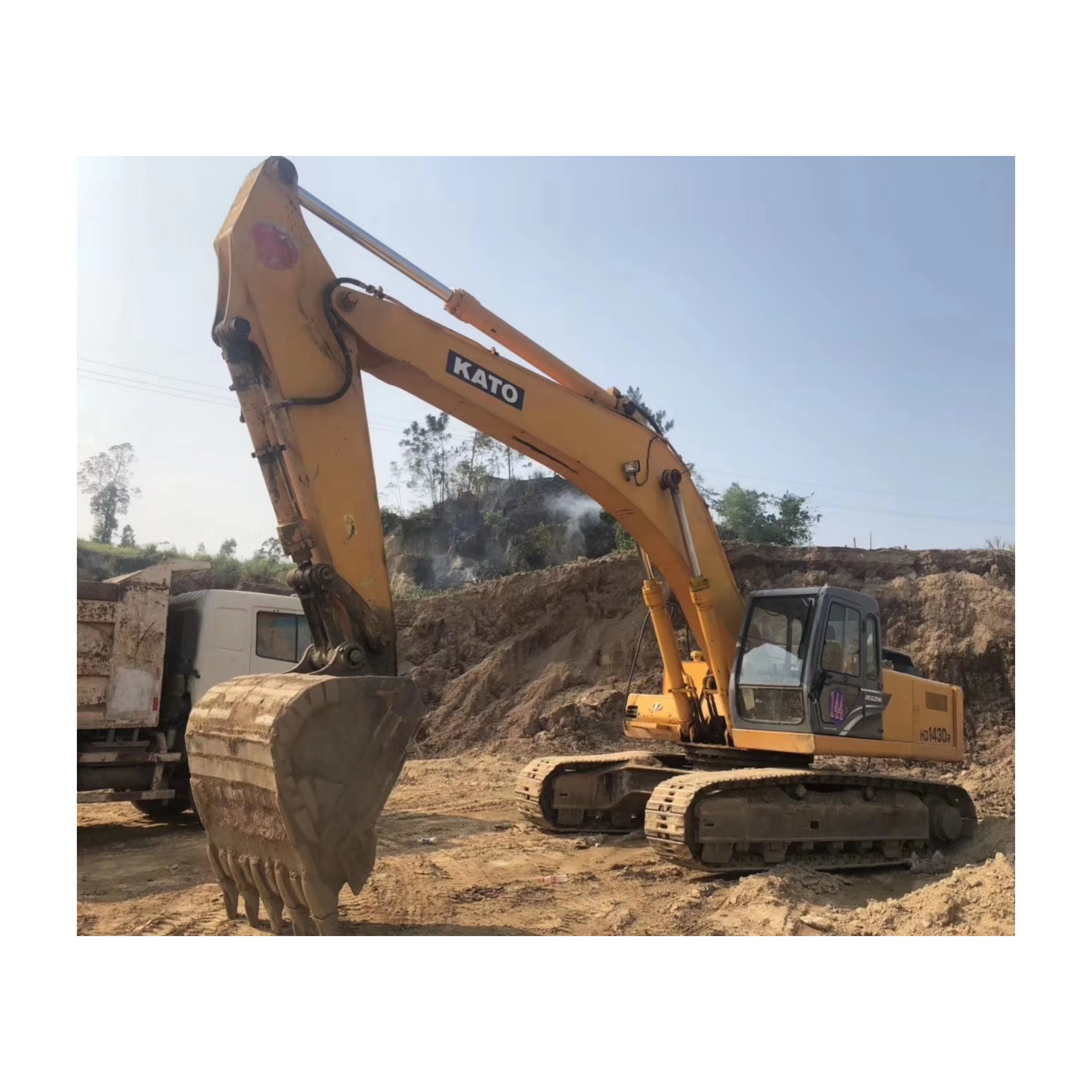 Kato HD1430 Excavator - Durable & Efficient Digging