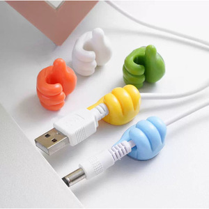 Gancho organizador de cables con forma de pulgar, creativo y lindo, para almacenar y asegurar cables de datos sin dejar rastro ni necesitar herramientas adicionales. - Product Image 1