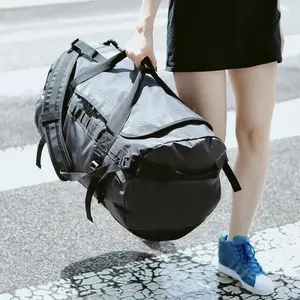 Nouveau produit randonnée sacs de sport imperméable Wasserdicht grand sac à dos voyage Nylon sport bagages sac polochon avec bretelles