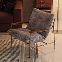 Fauteuil d'appoint Fika, fauteuil simple pour salon, structure en bois massif et acier inoxydable, fauteuil de détente rembourré en chenille