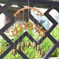 Carillon éolien en métal OEM, finition rouille, avec motif croissant ajouré et étoiles à cinq branches, 6 clochettes en laiton antique, pour centre de jardin