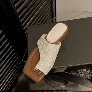 Sandalias de Mujer Tejidas en Paja con Cuero Genuino Personalizadas por el Fabricante, Plantilla Acolchada Cómoda, Tacón Cuadrado de 4 cm, Sandalias Deslizantes para Mujer - Product Image 4