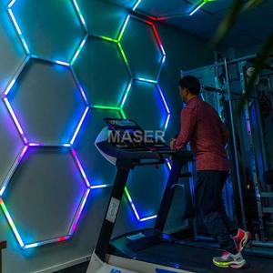 Éclairage intérieur de haute qualité moderne 100V-240V hexagone rvb lumières pour <span class=keywords><strong>Garage</strong></span> Gym salle de jeux 8 grille nid d'abeille lumières - Product Image 3