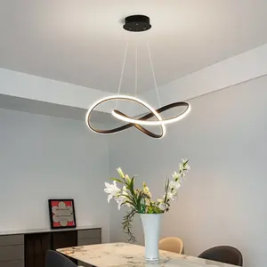 โคมไฟระย้าเพดาน LED ทำจากอะคริลิคใช้ในห้องครัวห้องนั่งเล่นสีทองสีขาวดำ