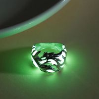 2312 Halloween lumineux main bijoux lueur dans le noir dragon anneau personnalité rétro hommes