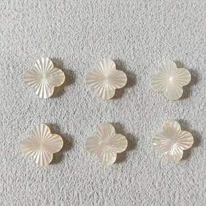 Nuevo Diseño 2026, Dije de Concha de Nácar Blanco con Trébol de Cuatro Hojas, Incrustaciones de Cuentas con Ondas Láser, Dije para Joyería DIY, Económico - Product Image 5