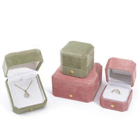 Boîte d'emballage de bijoux en velours flanelle EVERWIN avec logo personnalisé, fermeture à boucle, pour collier, bracelet et bague rose