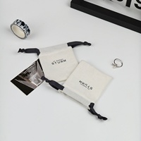 Nouvelle Pochette de Luxe Grise en Microfibre avec Cordon de Serrage et Logo Personnalisé – Étui Souple pour Lunettes de Soleil et Rangement d'Accessoires Technologiques pour Marques