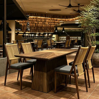 Ensemble de chaises de salle à manger en bois massif avec dossier en rotin et coussin en tissu pour restaurant, mobilier commercial