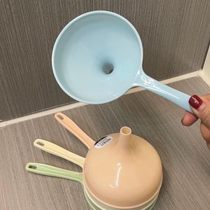 Entonnoir avec poignée, outil de versement en plastique pour transfert d'huile de cuisine, grande taille - Product Image 4